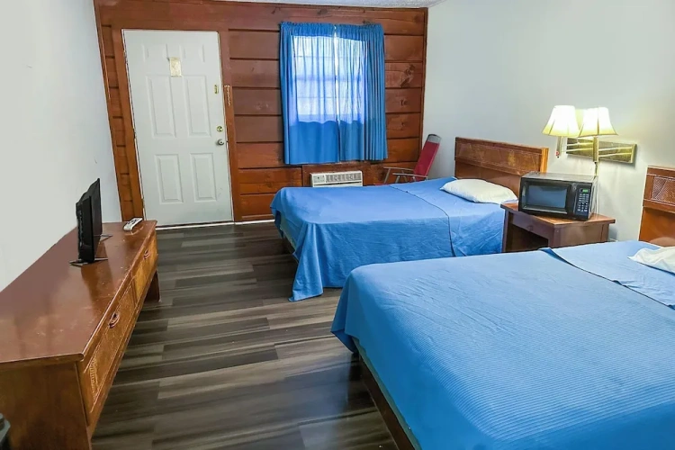 Standard Quadruple room with lake view