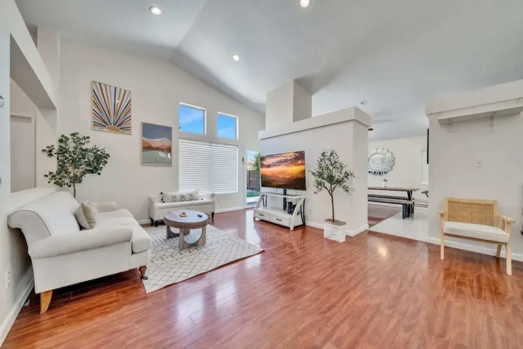 4 Bedrooms Cottage
