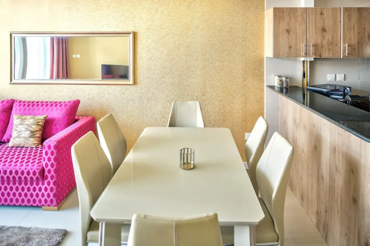 Continental Tower by Luxury Staycation