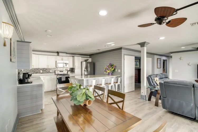 5 Bedrooms Cottage
