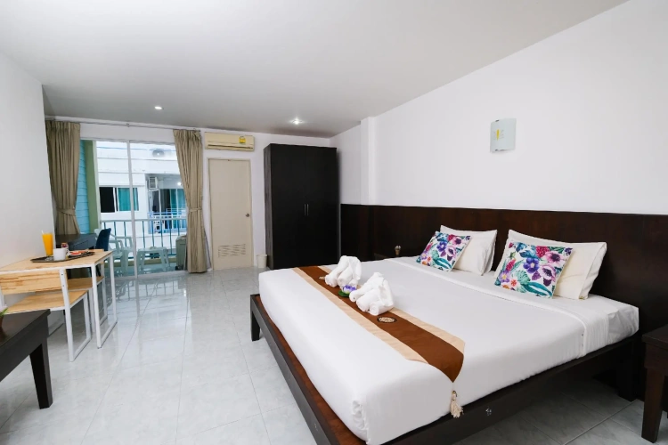 Deluxe Double room with city view