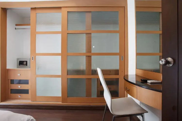 3A - 2 Bedroom Downtown Apartment With Shared Pool