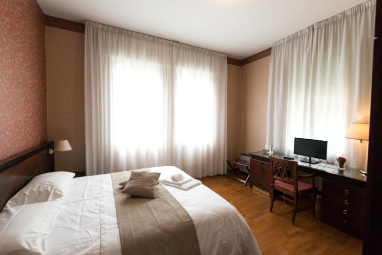 Standard Double room with view
