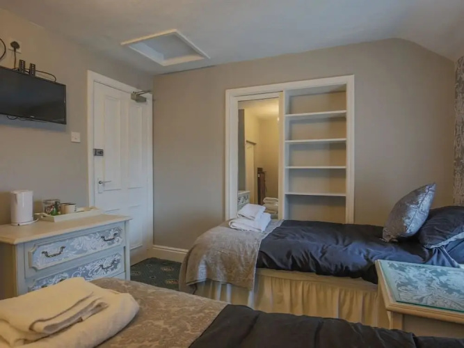 Holland Hotel