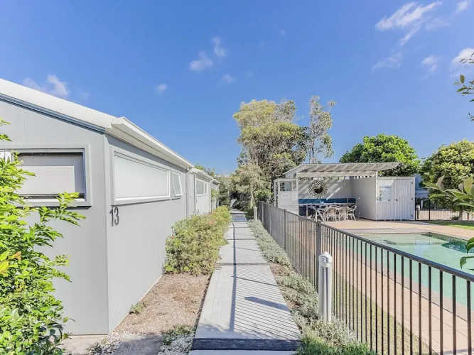 Pandanus Pocket - 13