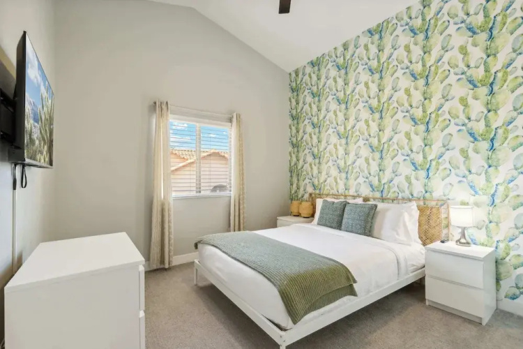 Spacious Retreat With Pool & Golf Course View!