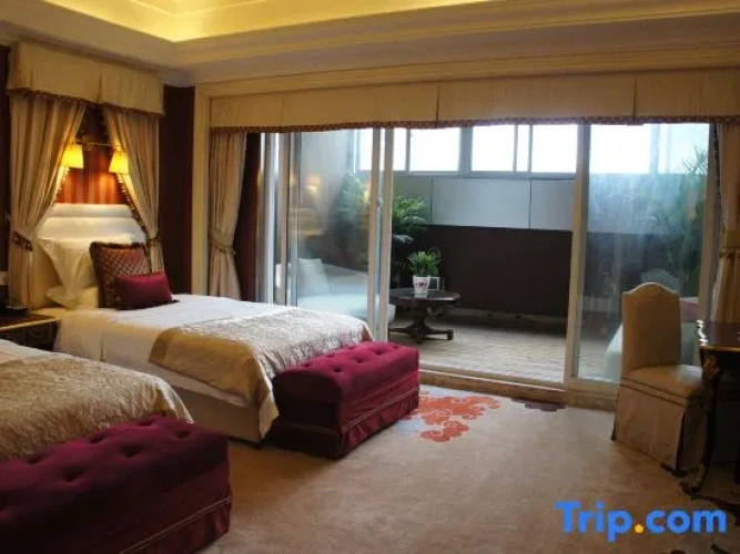 Suite with balcony