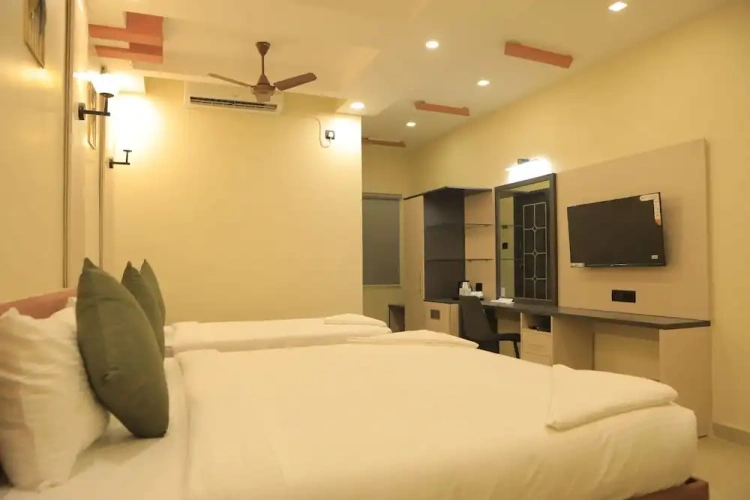 Standard Triple room