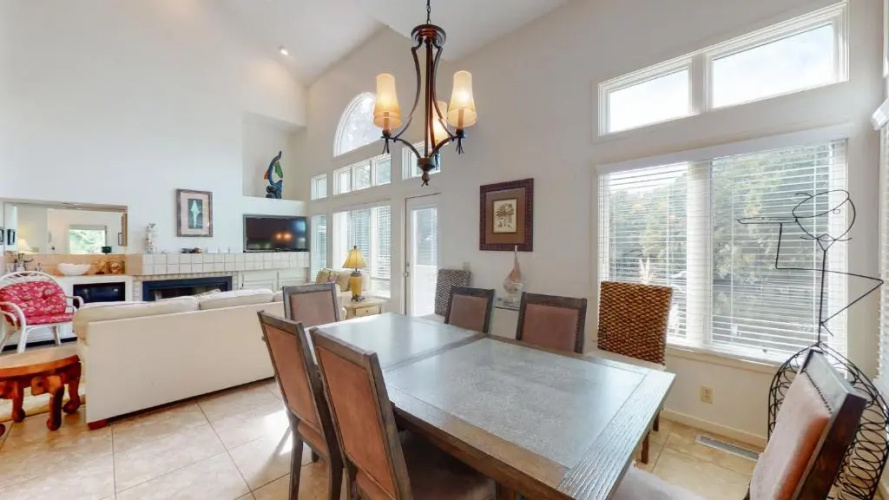 7609 Huntington Villas
