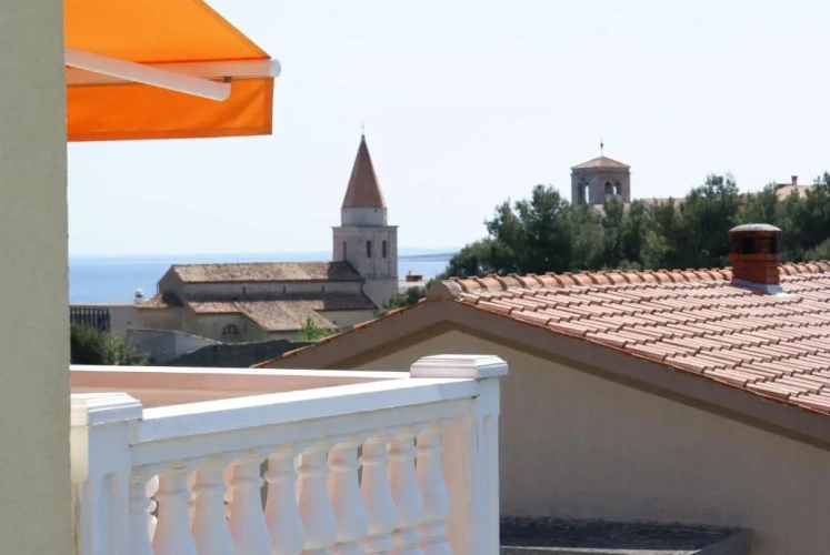 Apartment with balcony