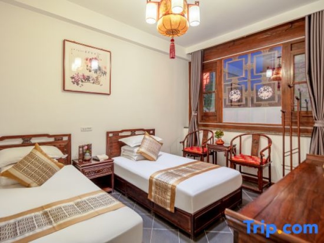 Classic Twin room with garden view