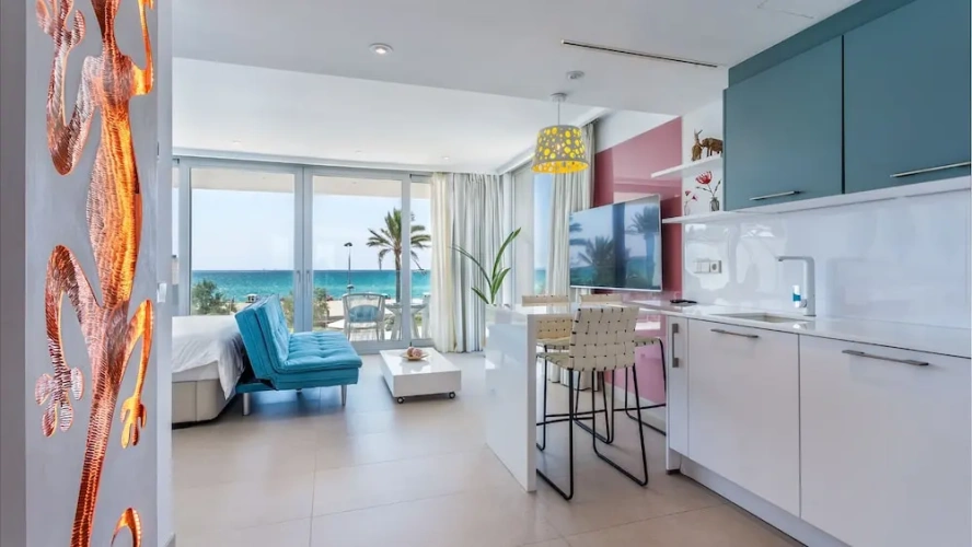 2 Bedrooms Deluxe Suite with balcony