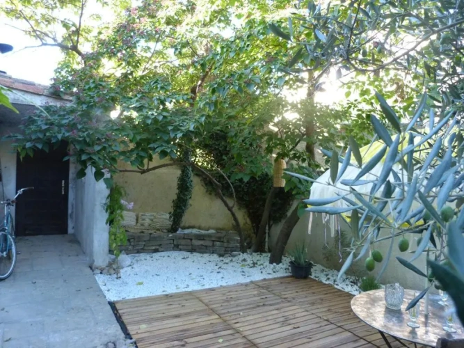 Apartment with garden view
