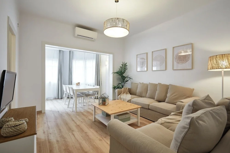 4 Bedrooms Deluxe Apartment with balcony