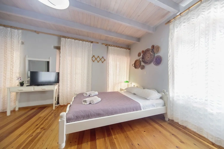 Economy Suite