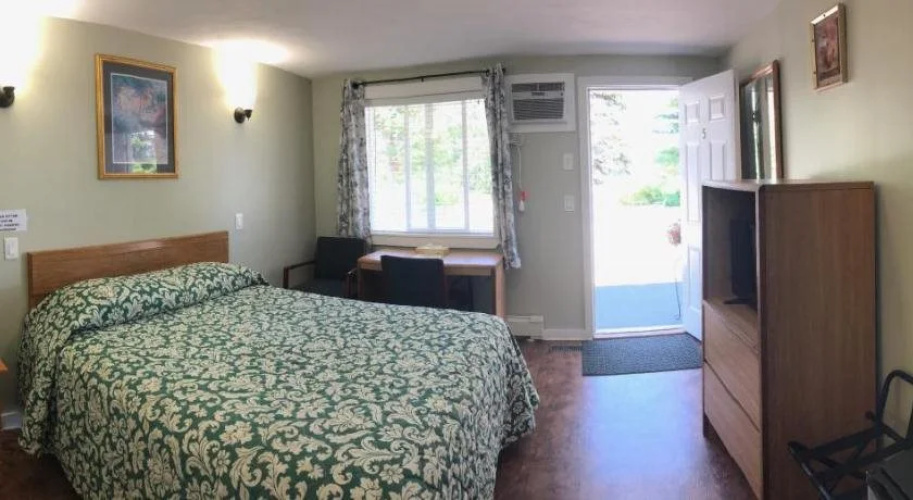 Admiral Motel
