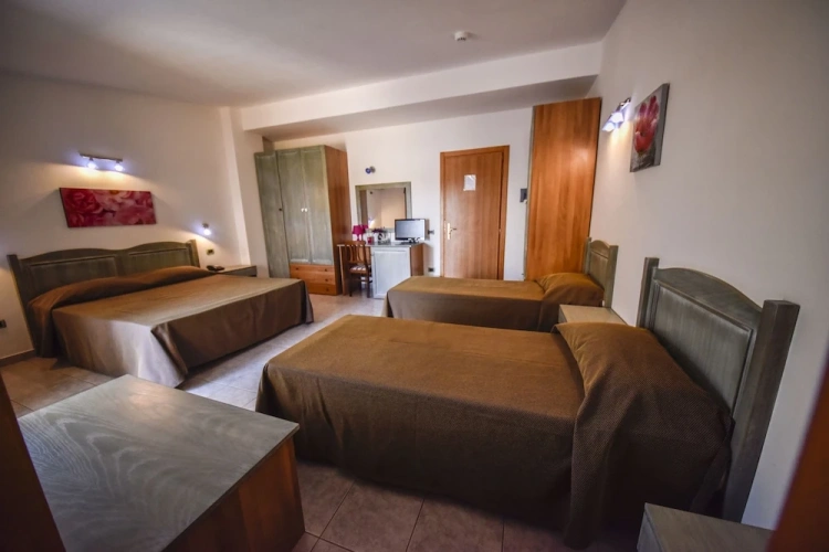Classic Quadruple room
