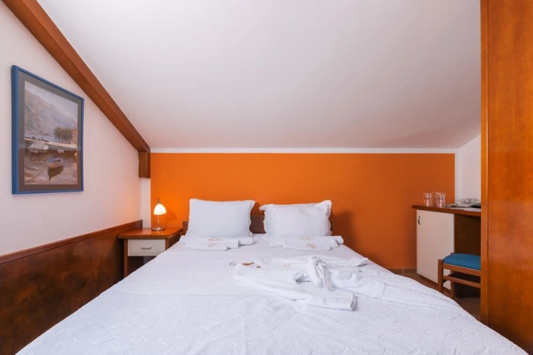 Deluxe Double room with partial sea view