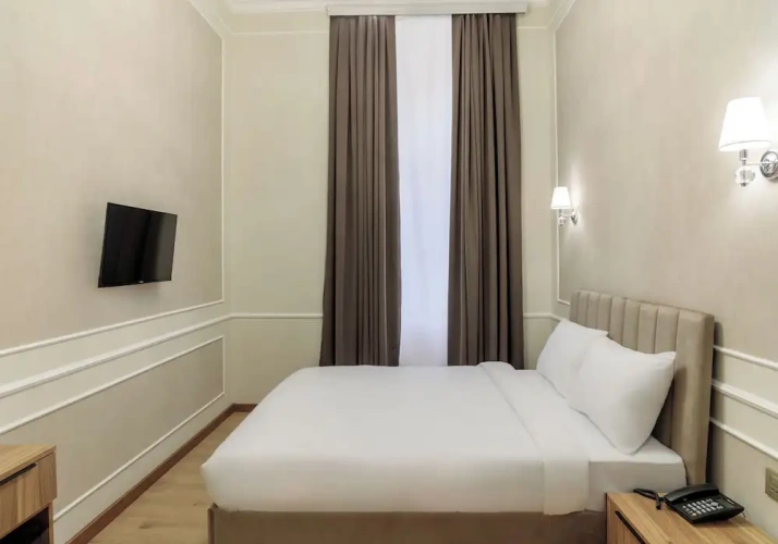 Deluxe Double room with city view