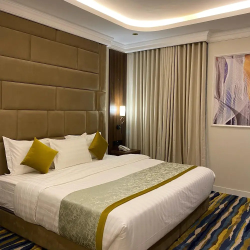 Diamond Corners Circular Hotel