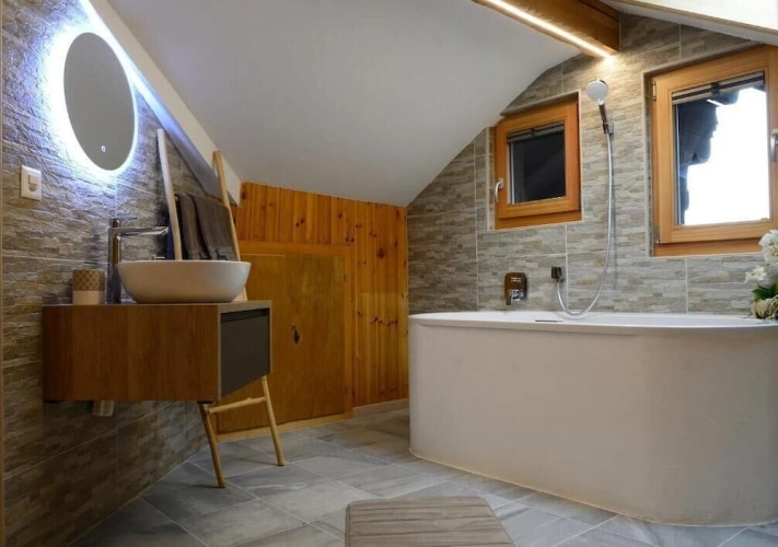 Suite with city view