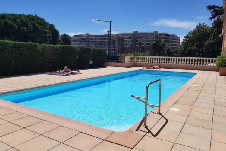 Duplex avec vue sur mer et piscine
