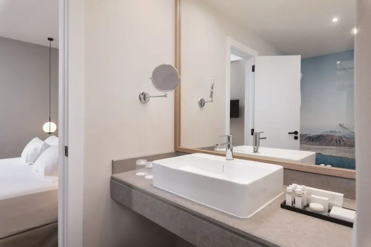 Deluxe room with balcony and with sea view