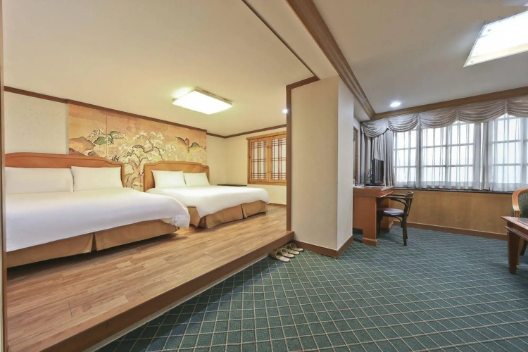 Hotel Nostalgia