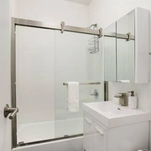 444-2e Modern 2BR Hell s Kitchen