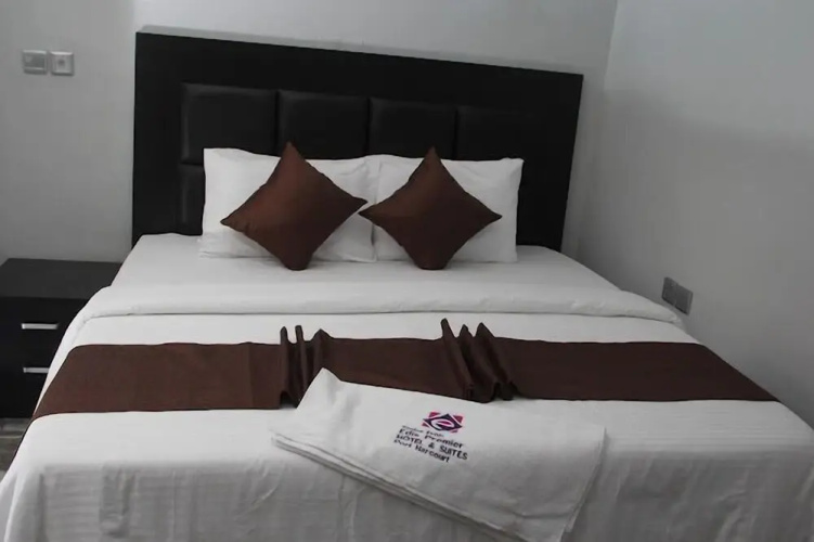 EdisPremier Hotel & Suites