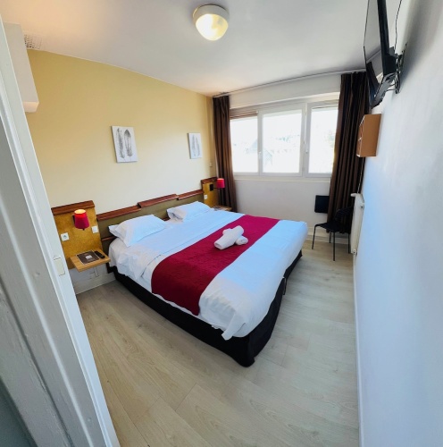 Standard Twin room with city view