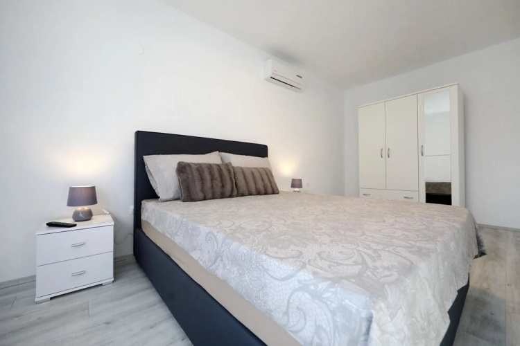 Beachfront apartments Zdrijac XI