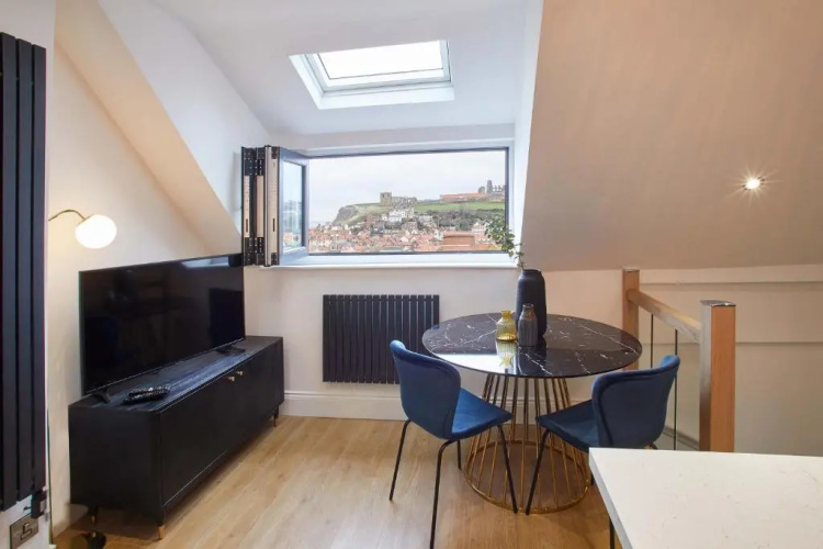 Burns Yard Apartment