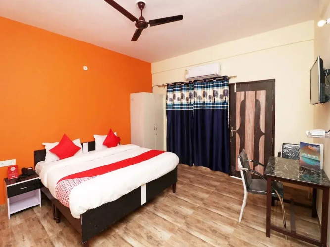 OYO 28366 National Hotel