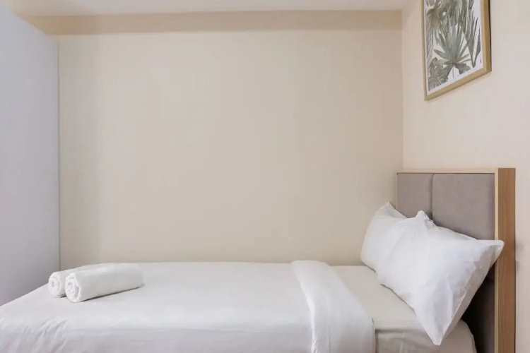 Comfy Studio Apartment with Extra Bed at M-Town Residence