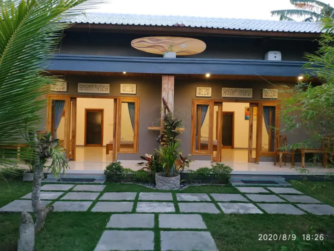 Surf Retreat Villa Sari
