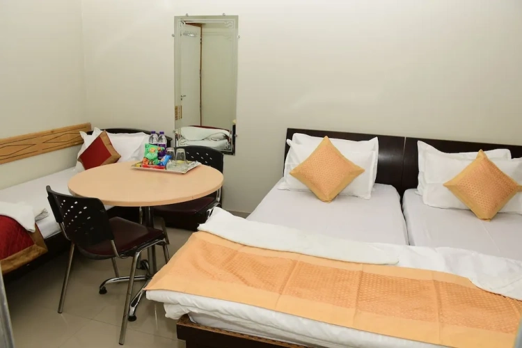 Standard Triple room