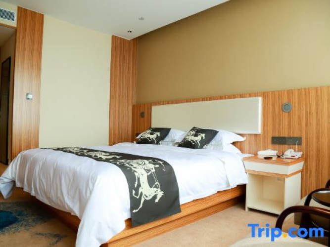 Standard Twin room with lake view