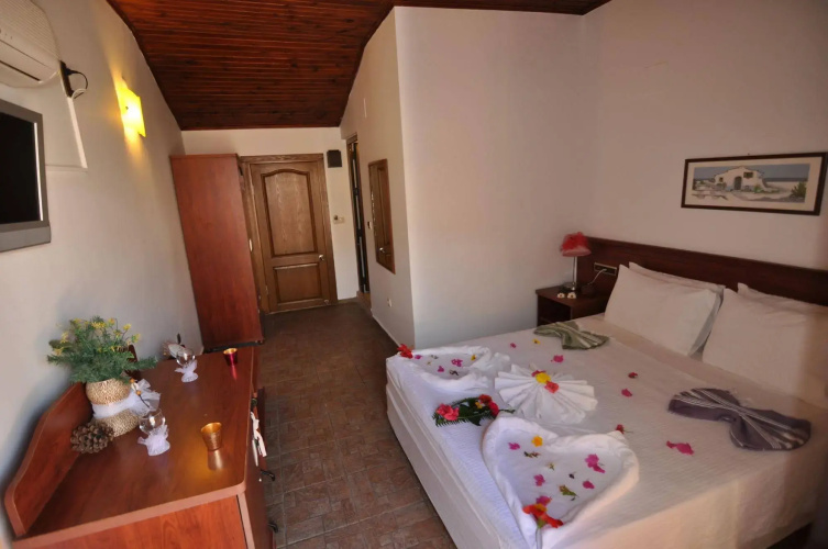 Longhouse Inn Hotel