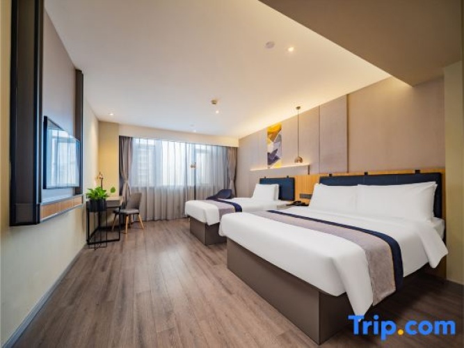 Standard Double room with street view