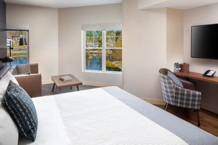 Double Suite with balcony and with lake view