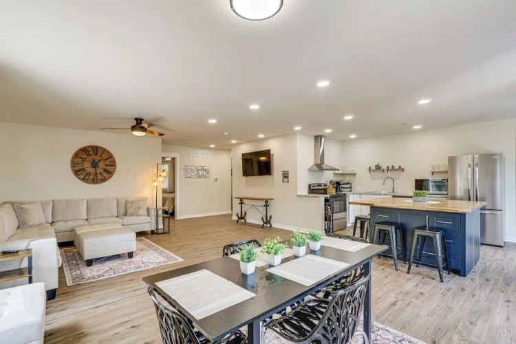 3 Bedrooms Apartment