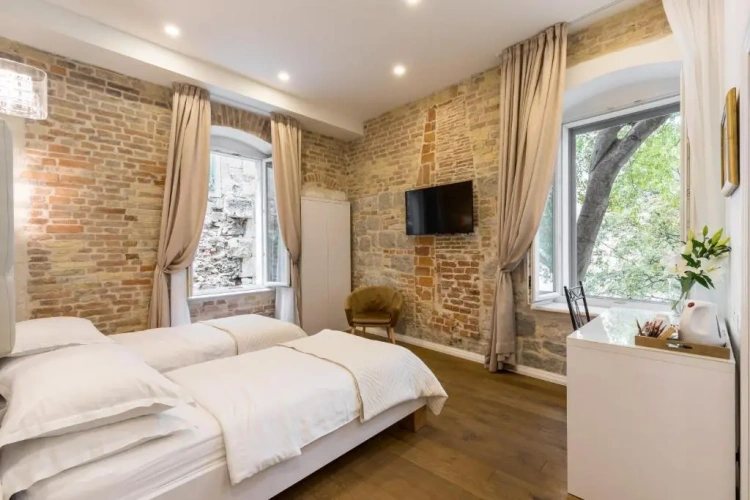 Deluxe Double room with city view