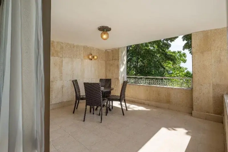 2 Bedrooms Suite with balcony