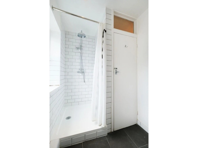 Beautiful, Bright and Spacious Flat for 4