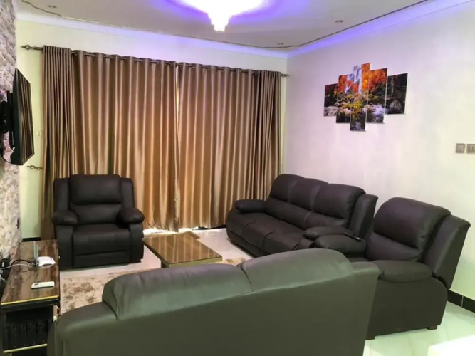 2 Bed - Sleeps 4 - Free Airport Shuttle