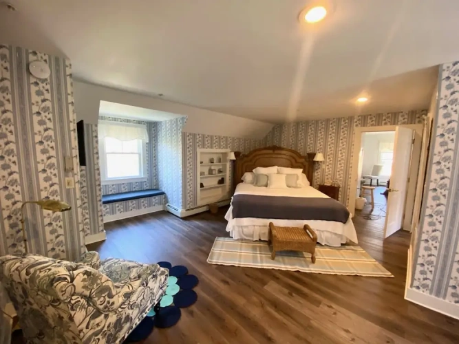 Deluxe Suite