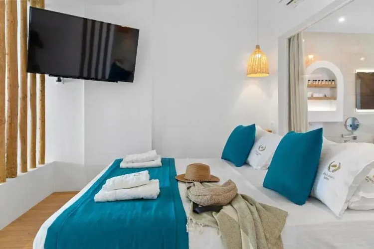 Alia Beachfront Suites and Spa