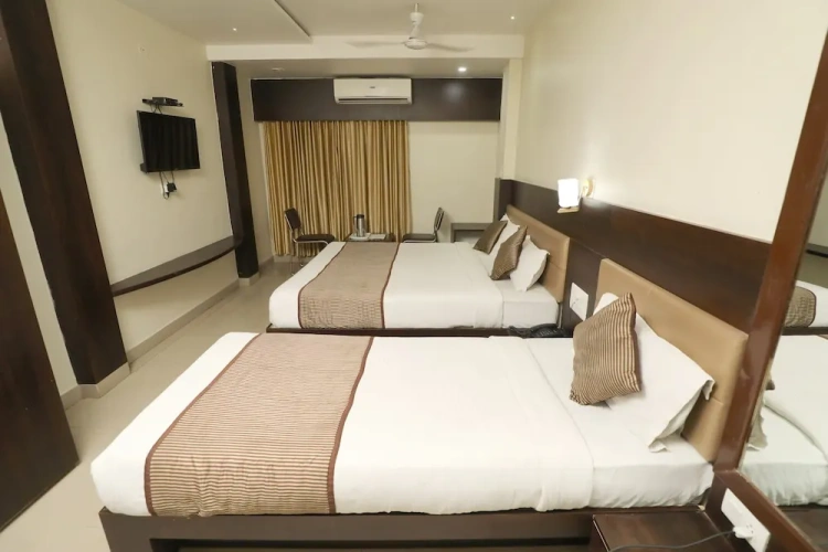 Standard Triple room