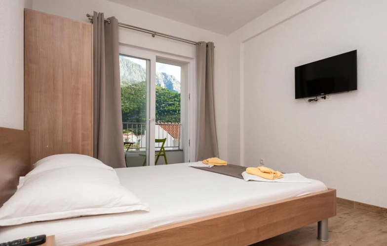 Beautiful Apartment in Drvenik With Wifi